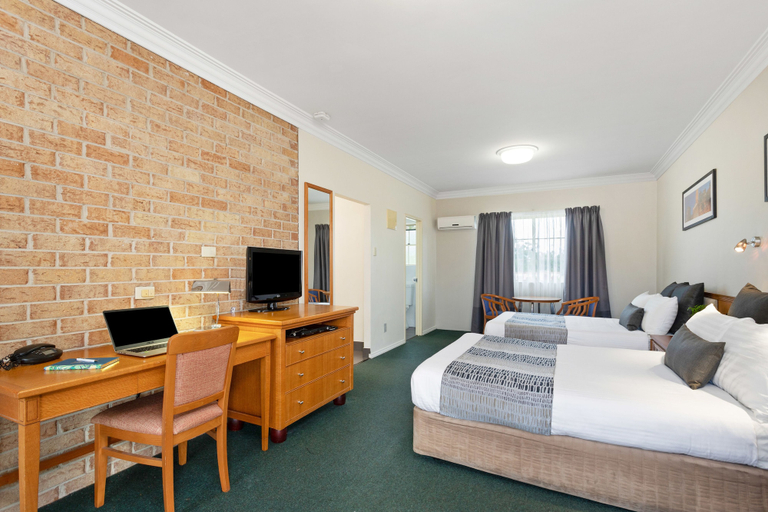 Bedroom 3, Coopers Colonial Motel, Acacia Ridge