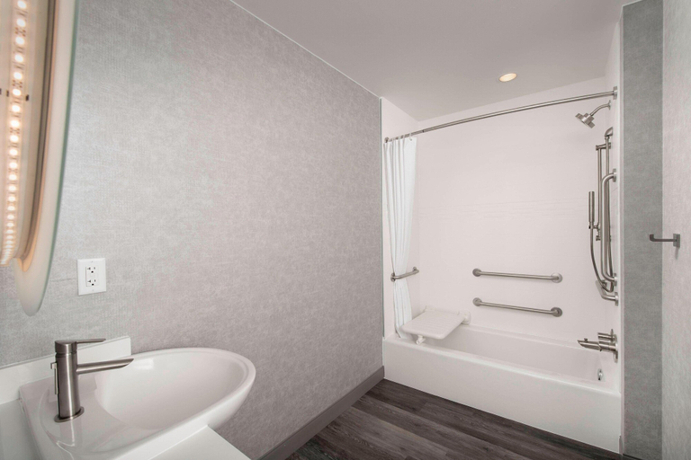 Bathroom 4, SpringHill Suites by Marriott Atlanta Downtown, Atlanta