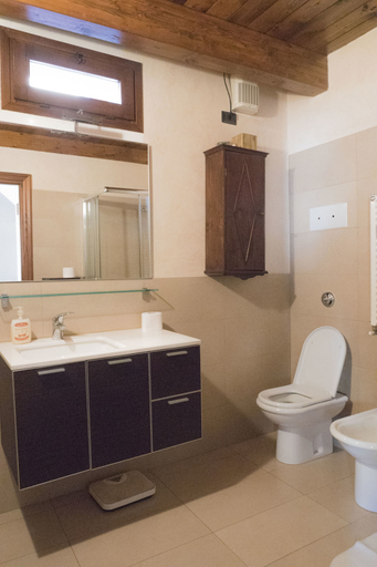 Bathroom 5, Large and Cozy Apartment on two Levels, Bologna