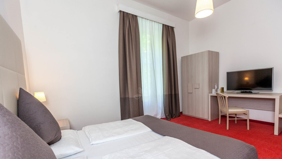 Bedroom 2, Grand Hotel Bellevue - adults only, Bolzano