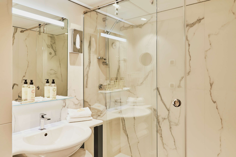 Bathroom 4, Best Western Hotel Alexandra, Ille-et-Vilaine