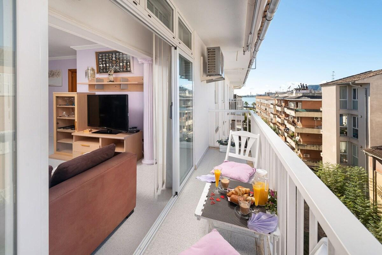 Others 3, Violet House, Baleares