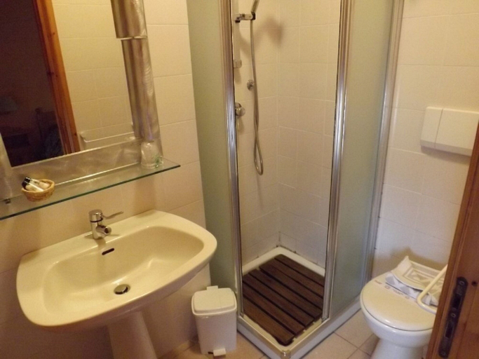 Bathroom 4, Hotel Lion, Torino