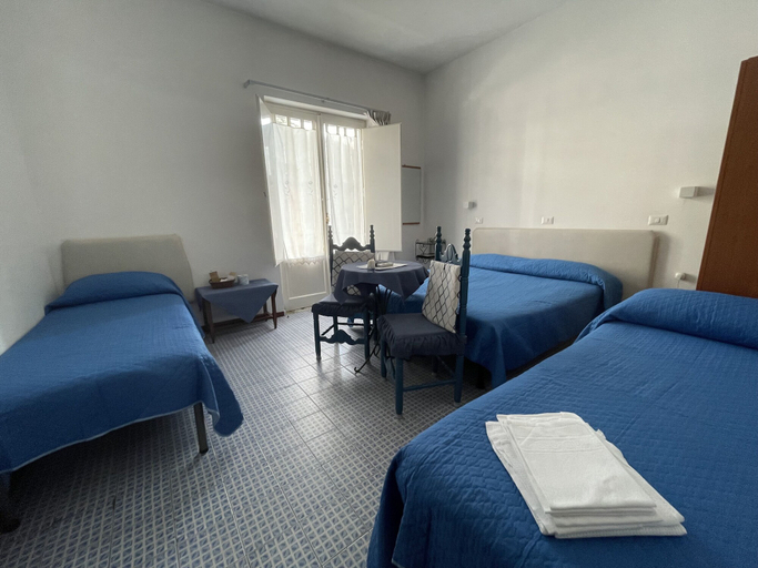 Bedroom 4, Hotel Europa, Salerno