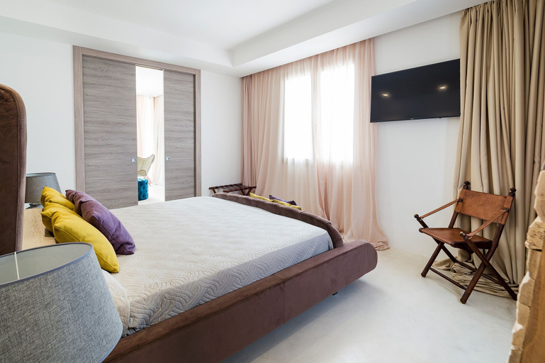 Bedroom 3, Contrada, Syracuse