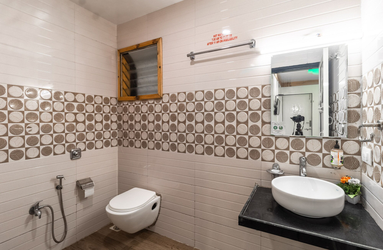 Bathroom 4, Saga Resort, Satara