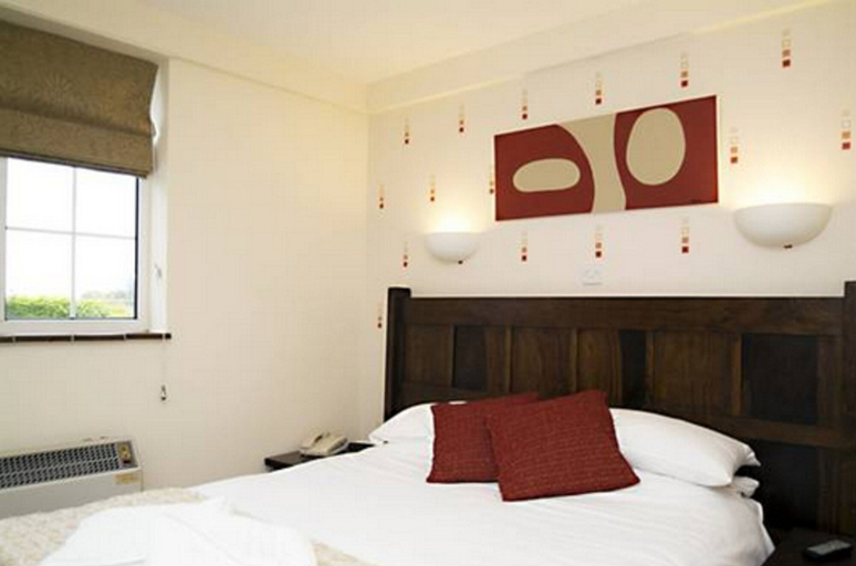 Bedroom 2, The Peacock Country Inn, Oxfordshire