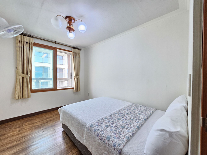 Bedroom 2, Seongsan Sunrise Pension, Seogwipo