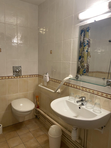 Bathroom 3, Hotel du Cerf, Cher