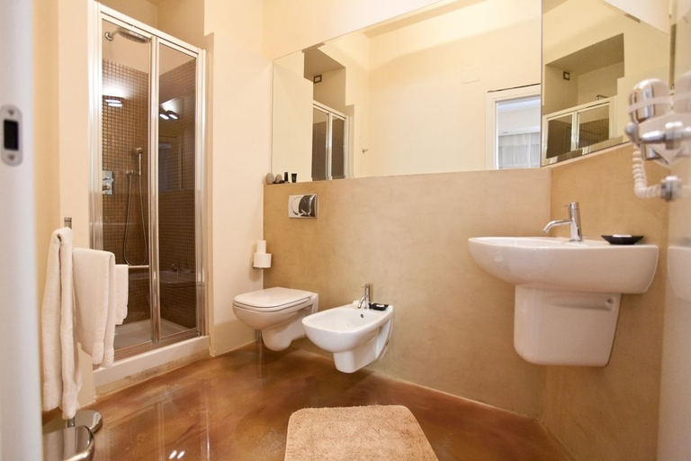 Bathroom 2, Cinquecento B&B, Messina
