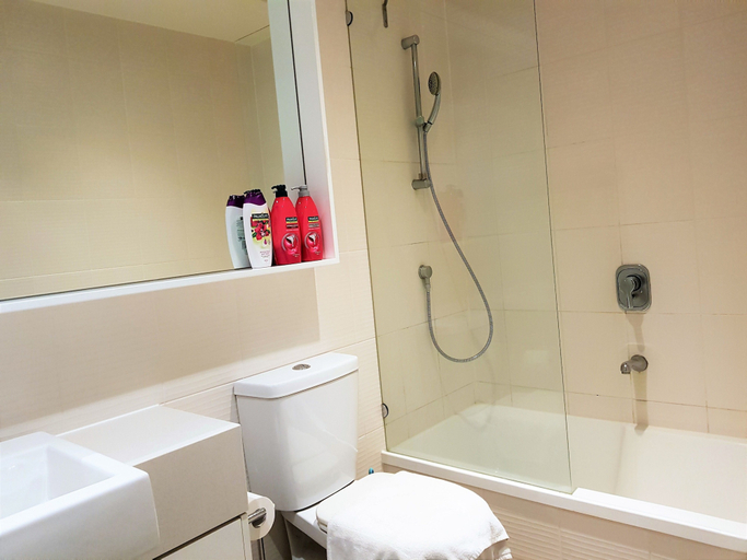 Bathroom, ReadySet Apartments Southbank One, Melbourne
