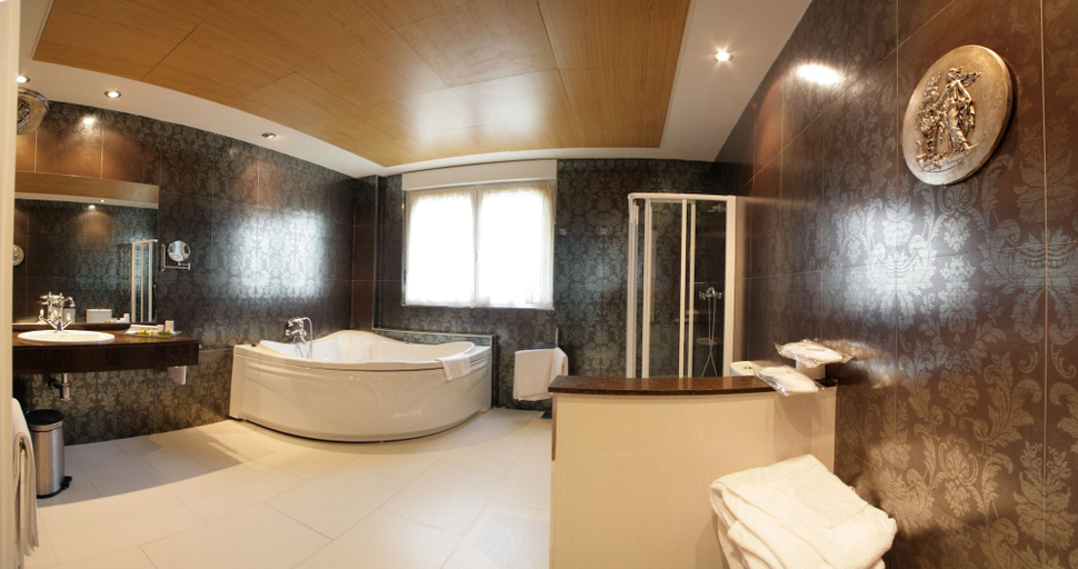 Bathroom 3, Casón de la Marquesa, Cantabria