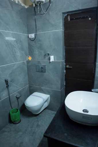 Bathroom 3, Hotel Falcon Crest, Solan