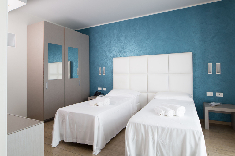 Bedroom 3, Hotel Al Veliero, Brescia