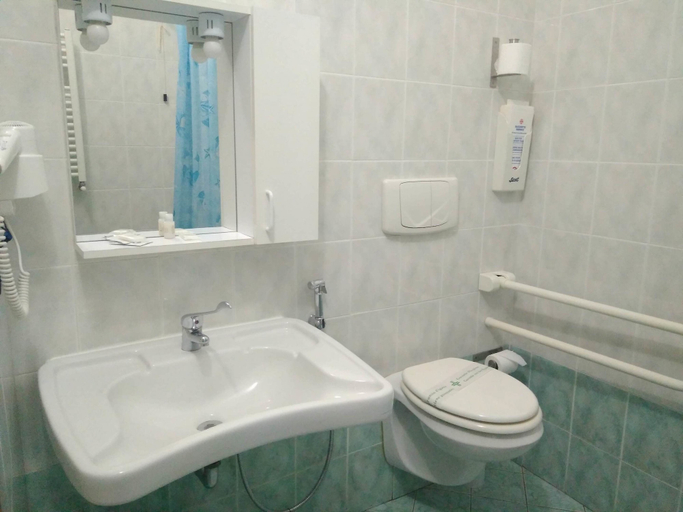 Bathroom 4, Hotel Galata, Genova