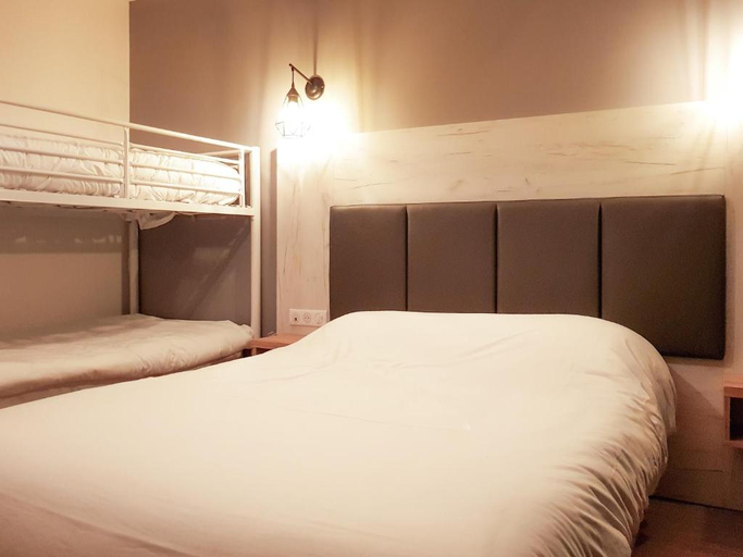 Bedroom 2, Logis Clermotel Hotel & Restaurant, Oise