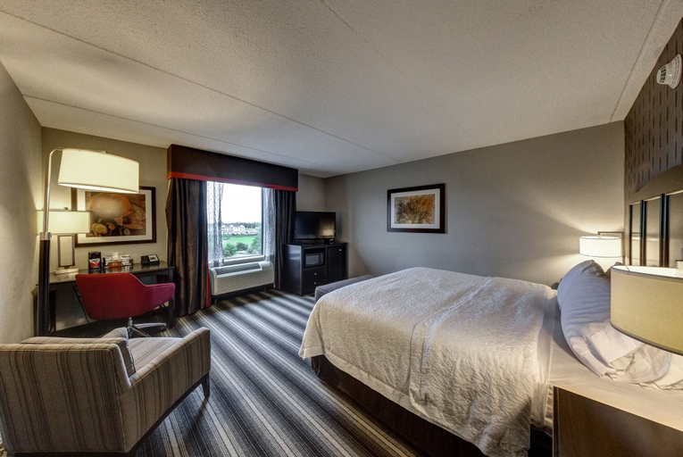 Bedroom 3, Hampton Inn Neptune/Wall, Monmouth