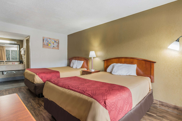 Bedroom 3, Econo Lodge Salisbury South, Rowan