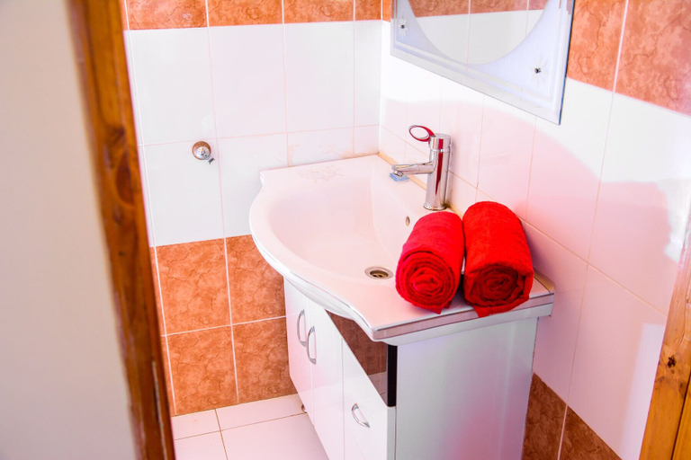 Bathroom 3, Hotel Restaurant Azalee, Analamanga