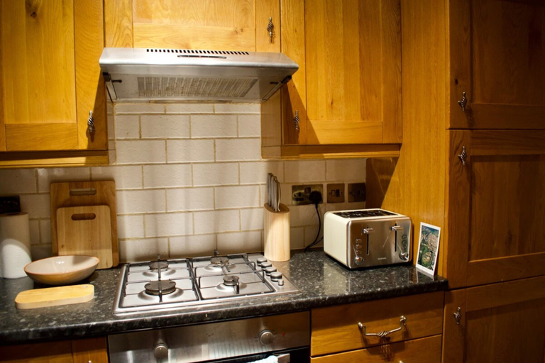 Others 3, Newly Refurbed Home With Free Parking, Edinburgh