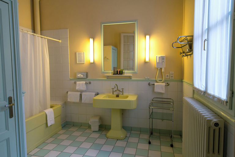 Bathroom 4, Hotel Langlois, Paris