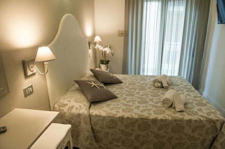 Bedroom 3, Hotel Ermeti B&B and Brunch, Rimini