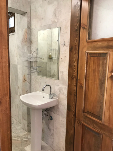 Bathroom, Yiva Kazdaglari, Edremit