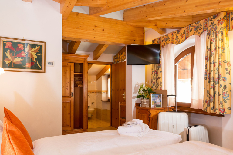 Bedroom 3, Hotel Bonapace, Trento