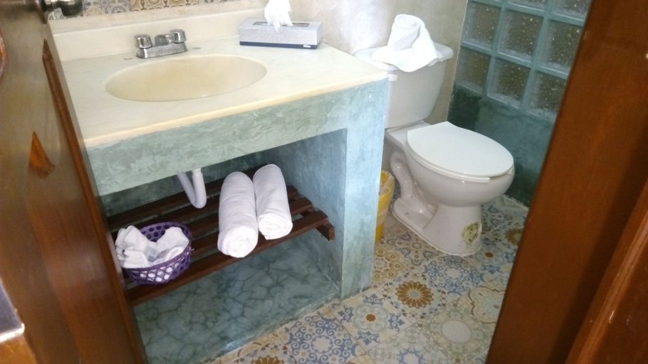 Bathroom 4, Hotel Mary Carmen, Cozumel