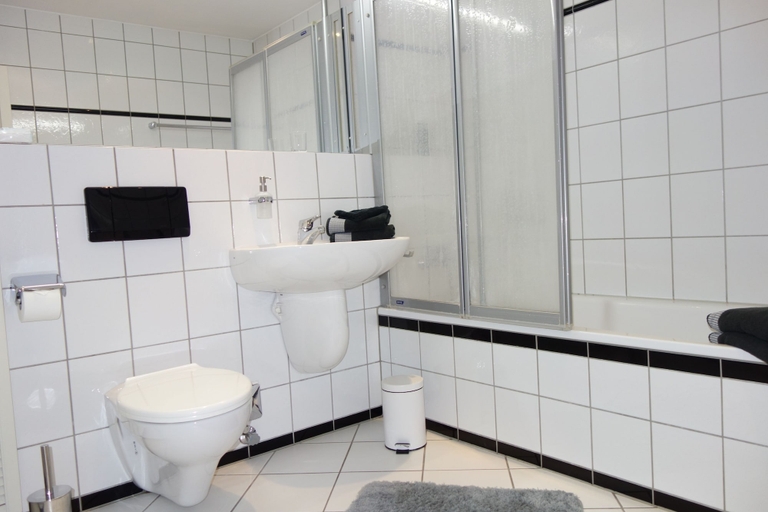 Bathroom 4, Old Town Apartments, Düsseldorf
