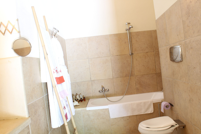 Bathroom 3, Terre di Vendicari, Syracuse