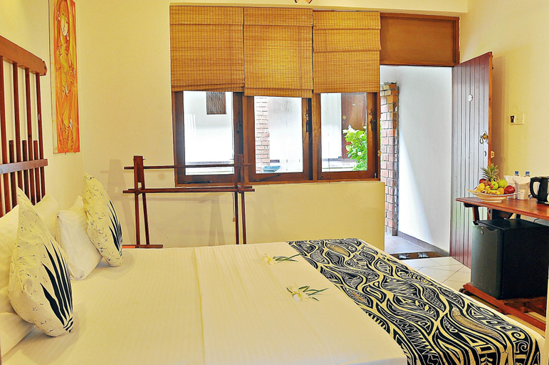 Bedroom 3, The Long Beach Resort, Habaraduwa