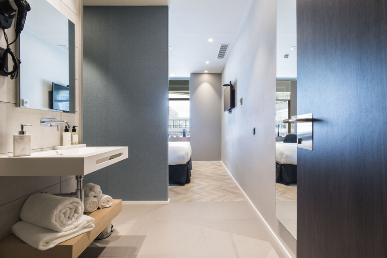 Bathroom 4, Sleep & Fly, Barcelona
