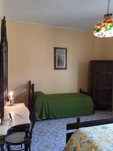 Bedroom 4, Lady Ida, Salerno
