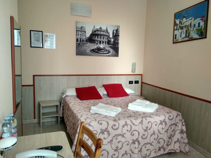 Bedroom 3, Hotel Galata, Genova