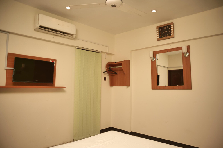 Others 2, Remarkable Diamond Apartment Dha Defense Karachi, Karachi