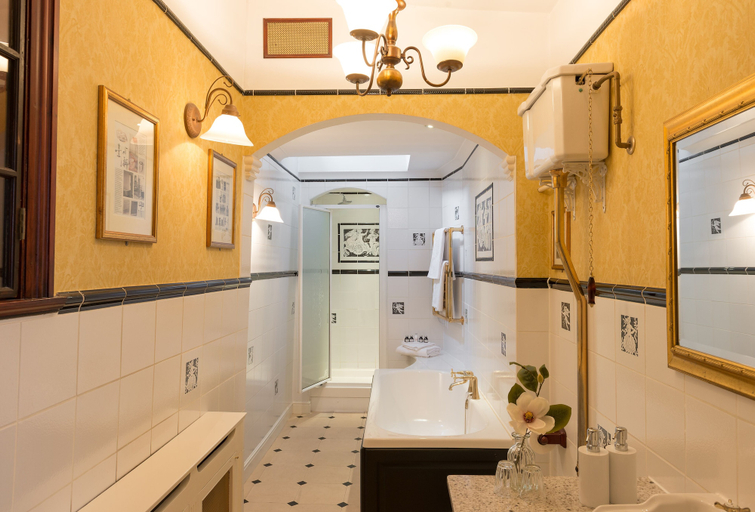 Bathroom 5, Best Western Red Lion Hotel, Wiltshire