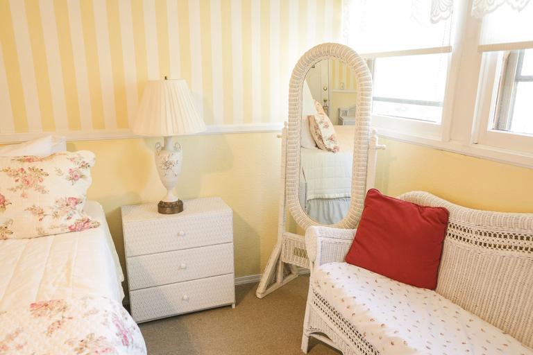Bedroom 2, Gold Mountain Manor Bed and Breakfast, San Bernardino