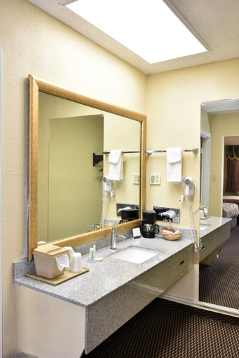 Bathroom 4, Rodeway Inn Harbison Area, Richland