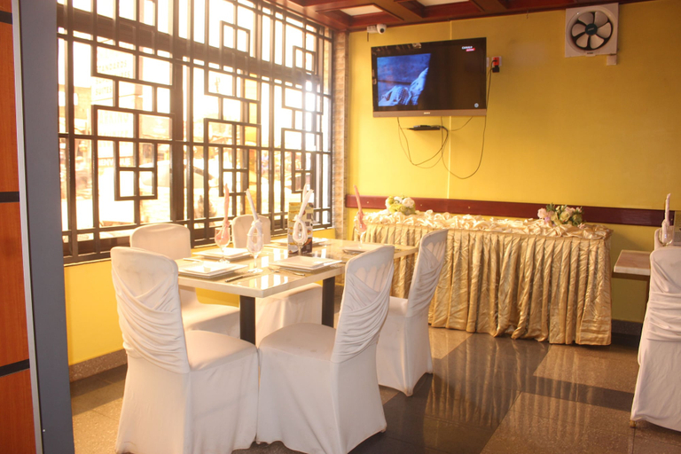 Food & Drinks 4, Hotel le Kremlin, Mfoundi