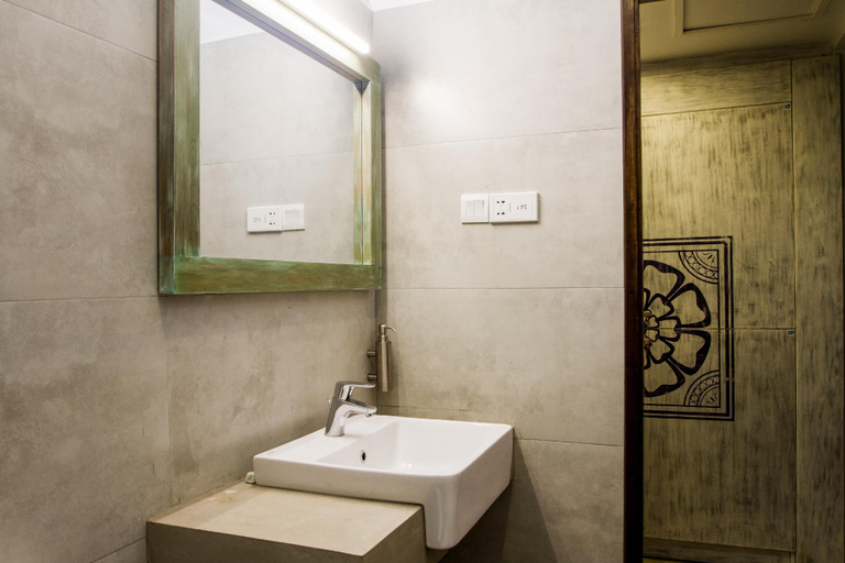 Bathroom 5, Lazy Koala, Hikkaduwa
