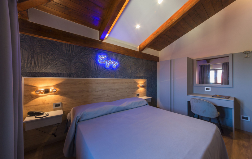 Bedroom 4, Hotel Vogue, Napoli