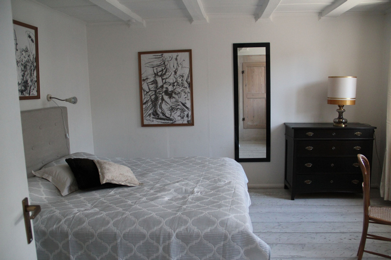 Bedroom 2, Haus der Schwalbe, Thun