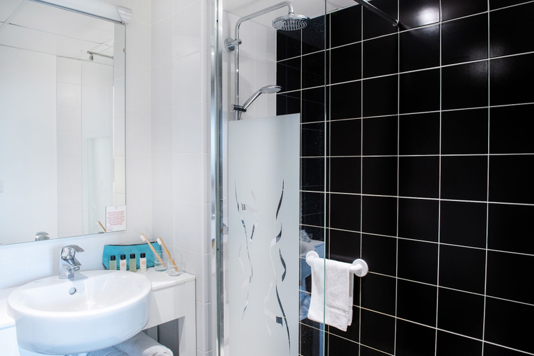 Bathroom 5, Hotel Panorama, Hautes-Pyrénées