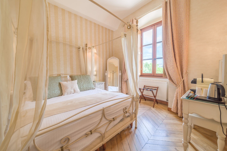 Bedroom 4, Château Chapeau Cornu, Isère