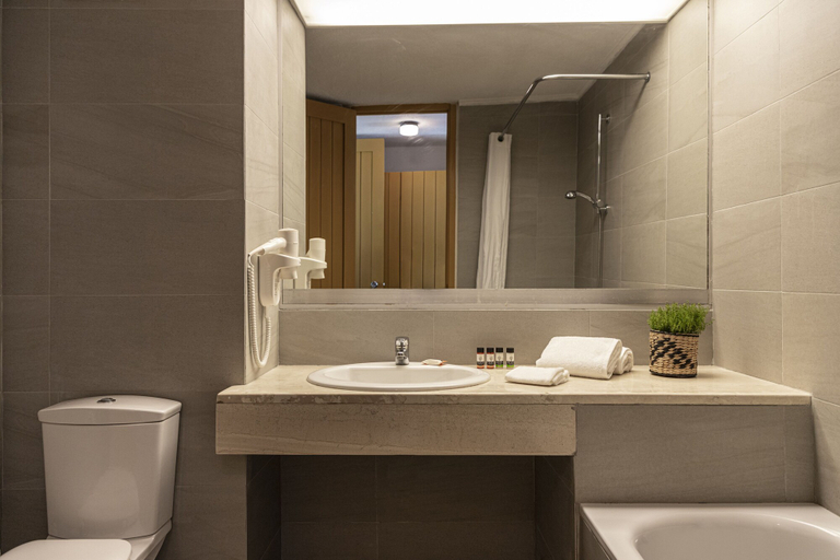 Bathroom 5, Hotel Amalia Olympia, West Greece