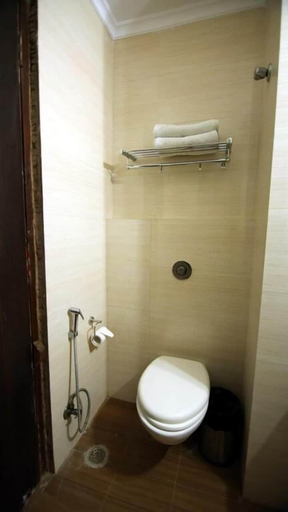 Bathroom 4, Rousha Inn, Gautam Buddha Nagar