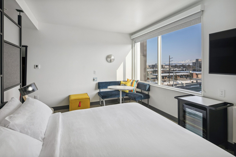 Bedroom 3, Aloft by Marriott Anchorage, Anchorage