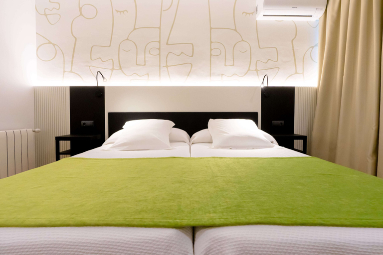 Bedroom 3, Climia Benidorm Plaza 4* Hotel, Alicante