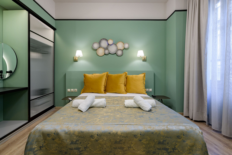 Bedroom 4, Urban Tales, Attica